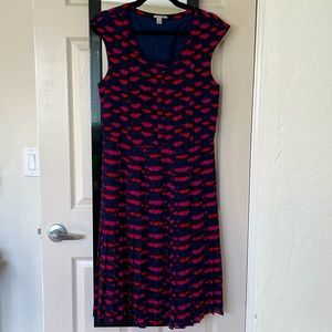 Halogen pleated dress with hot lips pattern